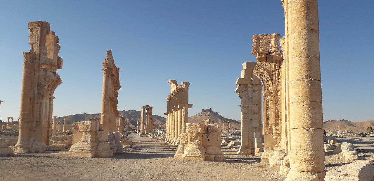 Figure 9: Images of the triumphal arch before and after the bombing. Photo by Hasan Ali 2011, Mohamed Fares 2025